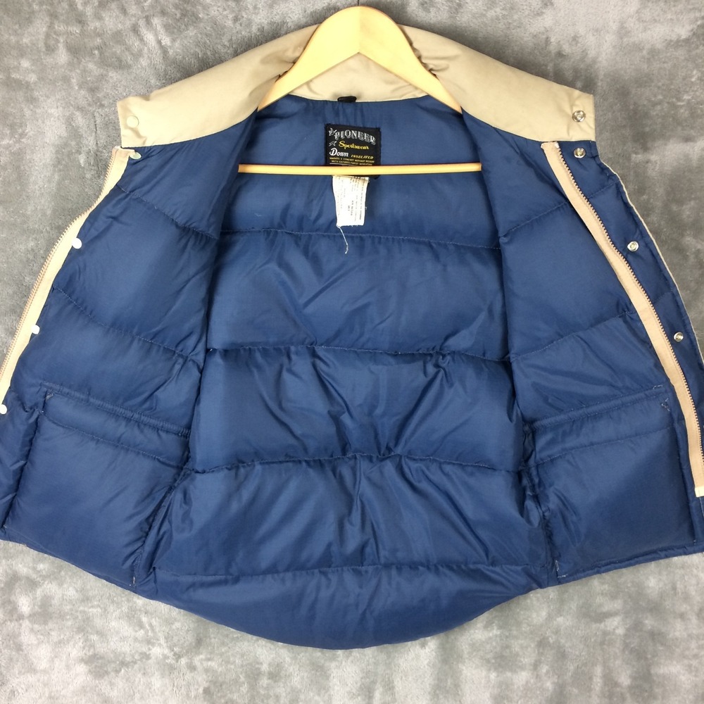 Pioneer Sportswear Down Vest Mens Small Puffer Beige Hiking Outdoors Vtg Canada - Picture 10 of 16